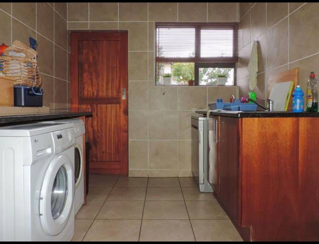 3 BEDROOM HOUSE FOR SALE IN THATCHFIELD